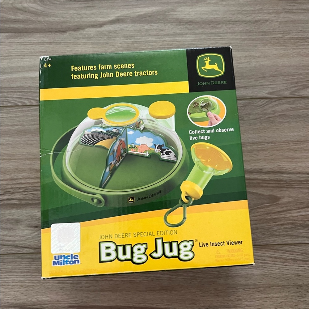 John Deere Green and Yellow Bug Jug Insect Viewer